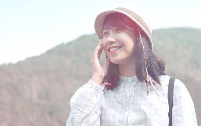 Trước ngày thi THPT Quốc gia, gặp 9X xinh đẹp thường xuyên livestream hướng dẫn ôn Ngữ văn khiến dân mạng 'phát sốt'