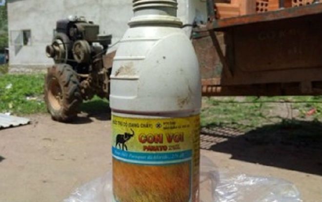 Sợ vào tù sau khi đánh người, nam thanh niên uống nửa chai thuốc diệt cỏ tự tử