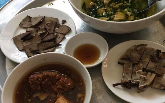 Cô nàng than thở chị dâu để phần mâm cơm nham nhở dù tháng nào cũng nộp 1,5 triệu tiền ăn gây tranh cãi