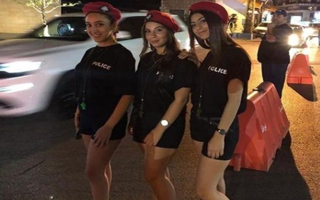 Đội nữ cảnh sát 'nóng bỏng' mặc quần short tuần tra gây tranh cãi