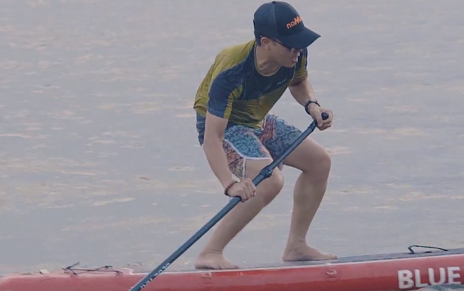 Giới trẻ Hà Nội giải nhiệt với lướt ván mái chèo ở Hồ Tây