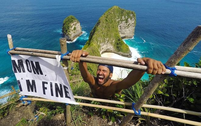 Chàng trai đi vòng quanh thế giới với lời nhắn cực đáng yêu dành cho mẹ