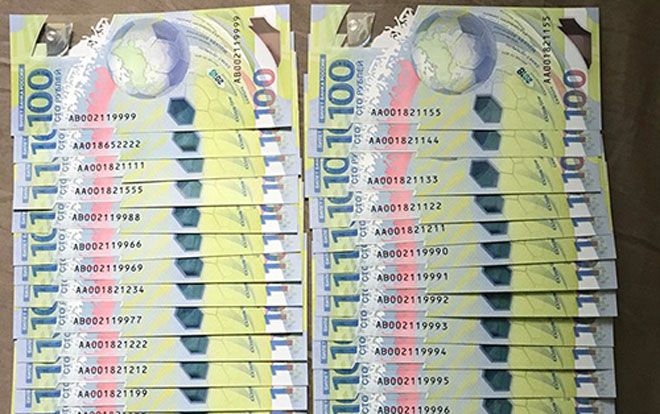 Người Việt ở Nga kiếm bộn nhờ cơn sốt tiền lưu niệm World Cup