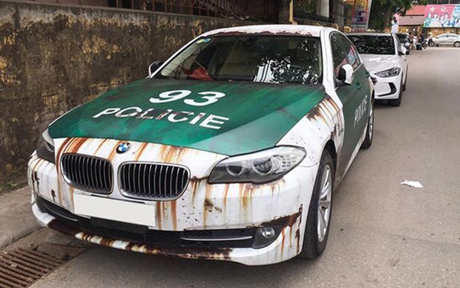 Sự thật đằng sau bộ đôi xế hộp bạc tỷ gỉ sét tại Việt Nam khiến nhiều người xót xa