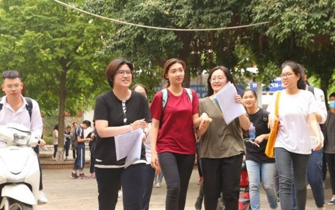 Xôn xao thông tin đề Vật lý bị lọt ra ngoài trước khi sĩ tử hết giờ làm bài thi THPT quốc gia