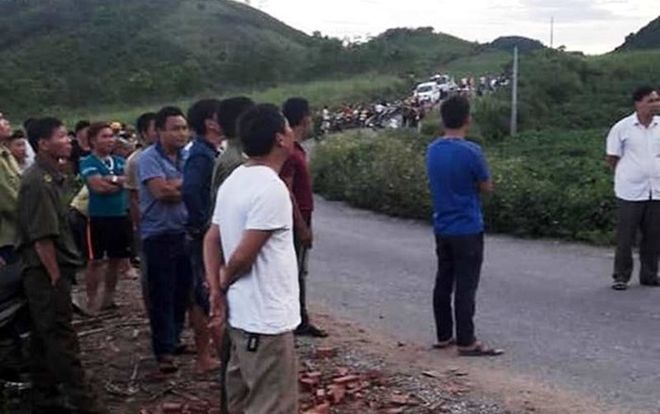 Dựng cột viễn thông, 4 người bị điện giật tử vong