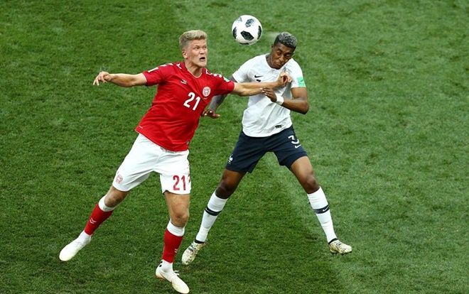 Pháp và Đan Mạch 'bắt tay' đá hòa đầy xấu hổ!