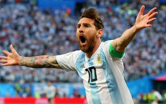Messi san bằng kỷ lục ghi bàn của Maradona, Batistuta