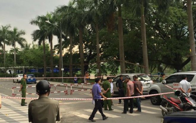 Vụ đâm chết 'tình địch' ở chung cư Homyland 2: Đối tượng kề dao vào cổ người yêu hét lên 'mấy nay mày đi đâu'