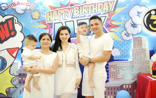 Tổ chức sinh nhật cho chồng và con trai, ai cũng phải khen gia đình đẹp như tranh vẽ của Tâm Tít