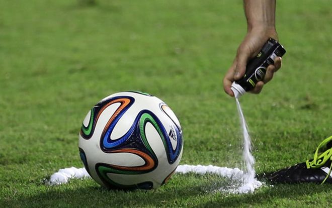 Bình xịt bọt các trọng tài World Cup 2018 sử dụng trong những quả đá phạt có gì đặc biệt?