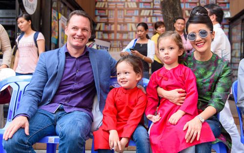 Hồng Nhung thông báo ly hôn chồng Tây: Cách báo tin của một diva!