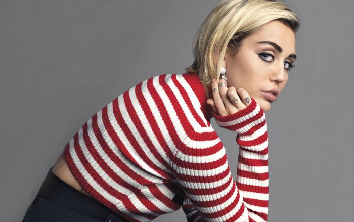 Cô nàng 'lắm chiêu' Miley Cyrus đã lên lịch comeback: quái dị hay thùy mị chả ai biết được!
