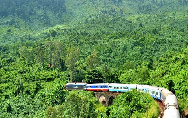 Tàu khách phanh lố đà trên đèo Hải Vân, nhiều tàu chậm tuyến