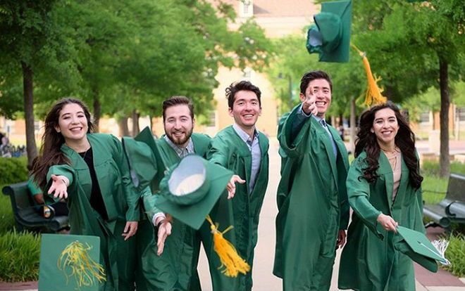 5 anh chị em sinh năm cùng tốt nghiệp một trường đại học