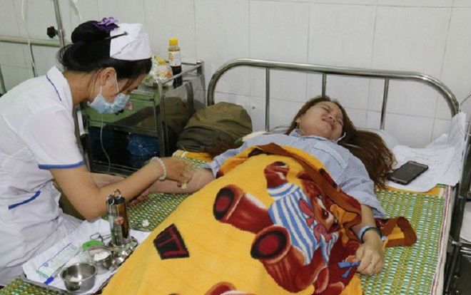 Chồng sắp cưới của cô giáo bị phụ huynh đánh thủng màng nhĩ: 'Không hiểu tại sao 2,3 người đàn ông lại có thể đánh đập một cô gái như vậy?'