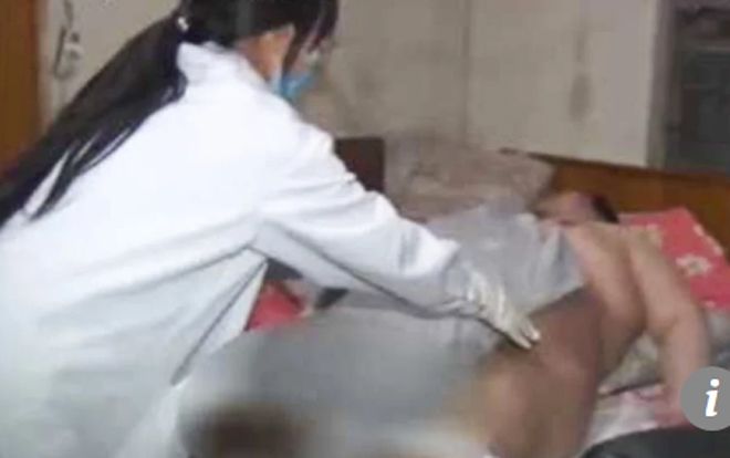 Chàng trai nặng 200 kg ngã trong nhà tắm, đội cứu hỏa tới giải cứu cũng lắc đầu 'bó tay'