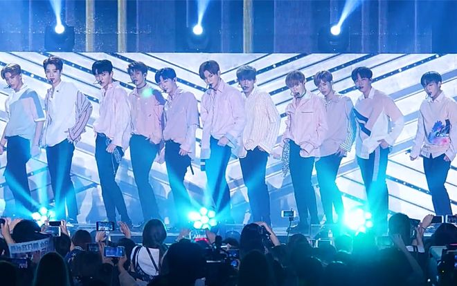 Concert của Wanna One tại Mỹ: Thực hư câu chuyện bán vé rẻ như cho