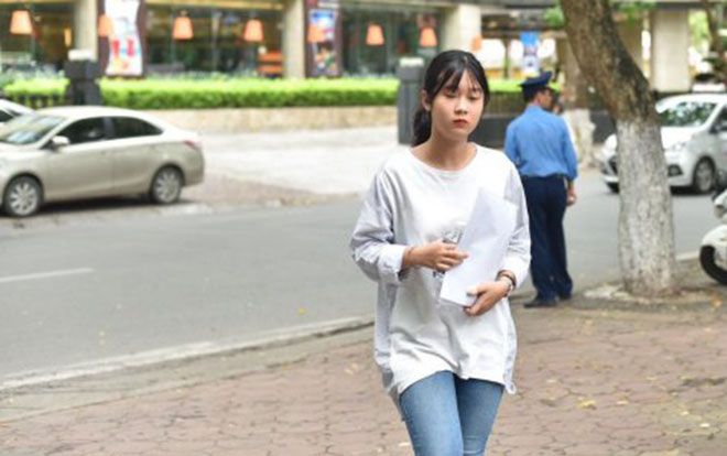 Bất lực vì đề thi THPT quốc gia quá khó, nữ sinh bật khóc gửi tâm thư đẫm nước mắt đến Bộ giáo dục