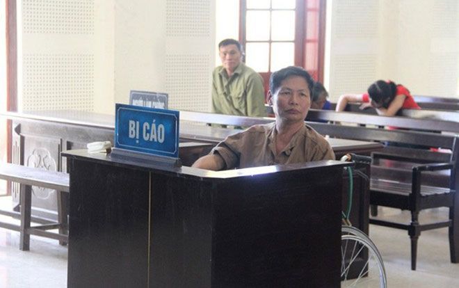 Đang điều trị trong bệnh viện, gã đàn ông U60 vẫn giở trò đồi bại bé gái thiểu năng