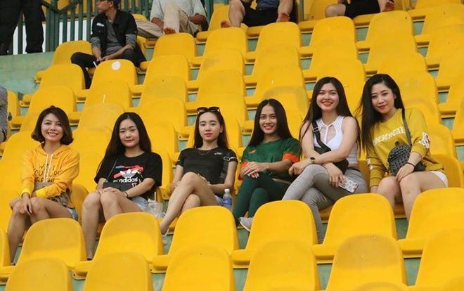 Vì World Cup 2018, khán giả đã bỏ rơi V.League?