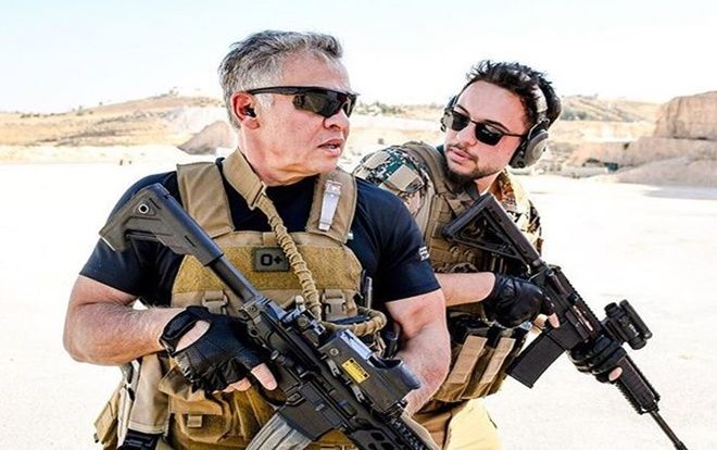 Mừng sinh nhật, cha con Quốc vương Jordan bắn súng, ném lựu đạn như trong phim hành động