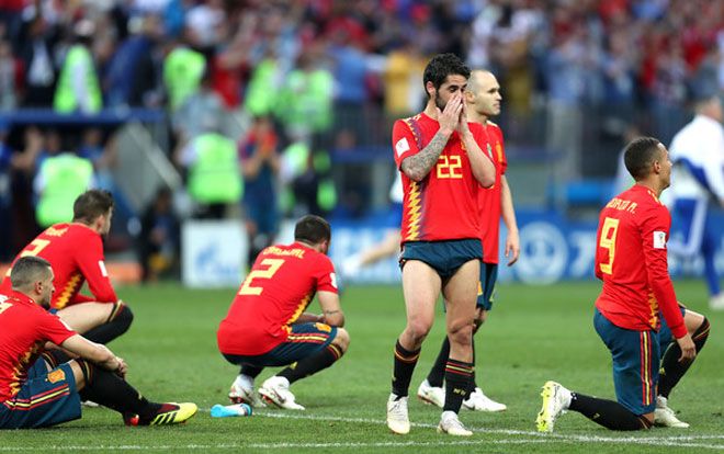 Người hâm mộ nói gì khi Tây Ban Nha phải về nước sớm?