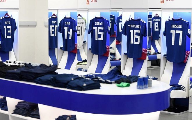 Hành động này trong phòng thay đồ ĐT Nhật Bản khiến cả thế giới khâm phục