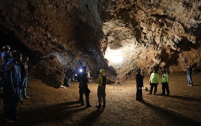 Bên trong hang Tham Luang, nơi đội bóng Thái Lan mắc kẹt 10 ngày