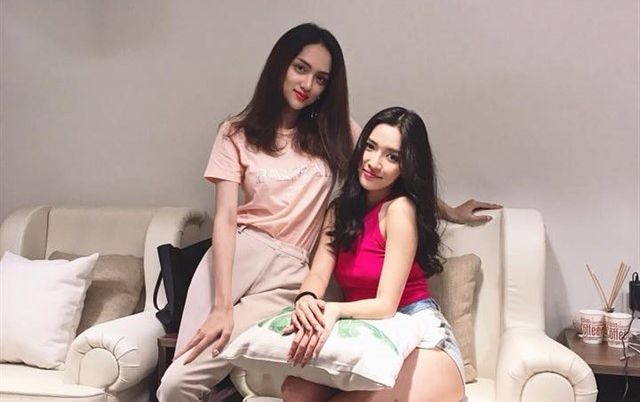 Đúng là trời sinh một cặp, Hương Giang - Bích Phương tuy 'héo úa' nhưng vẫn 'lầy' đến độ này đây!