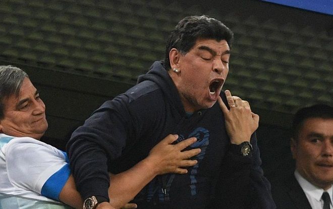 Maradona ví chiến thắng của ĐT Anh như…một vụ trộm cướp