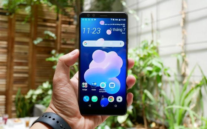 HTC U12 Plus chính thức lên kệ tại Việt Nam: Có 2 cụm camera kép, mặt lưng biến đổi màu sắc theo góc nhìn