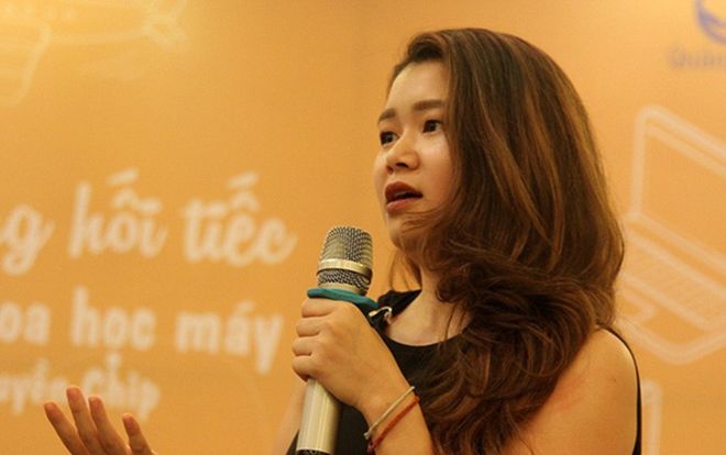 Câu hỏi gây bão của du học sinh Huyền Chíp: Cha mẹ có cần 'tận lực' hy sinh vì con cái hay không?