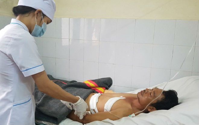 Đuổi theo kẻ trộm, chủ nhà bị xịt hơi cay và chém đứt gân tay