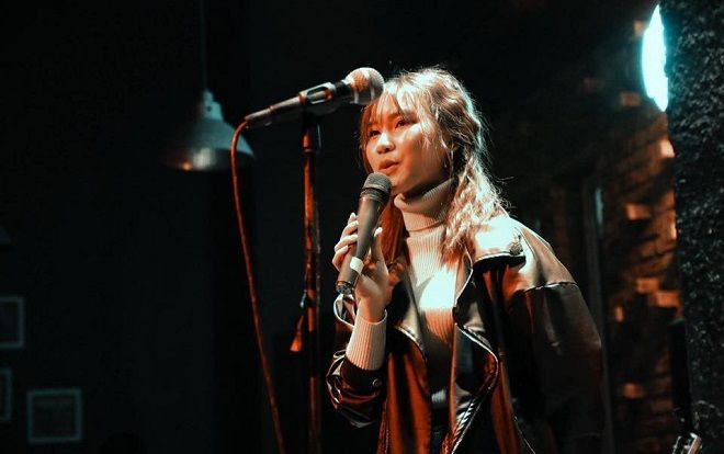 Sinh viên ngày nay mà còn chờ đến tháng bố mẹ gửi tiền lên là kém cỏi!