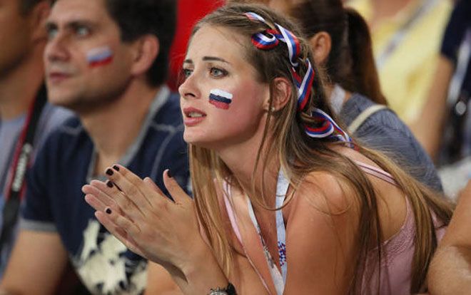 CĐV Nga ‘đẫm lệ’ khi chứng kiến đội nhà thua đau trước Croatia