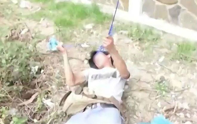 Dây điện dân sinh vắt ngang đường quấn vào cổ, người đàn ông bị giật tử vong