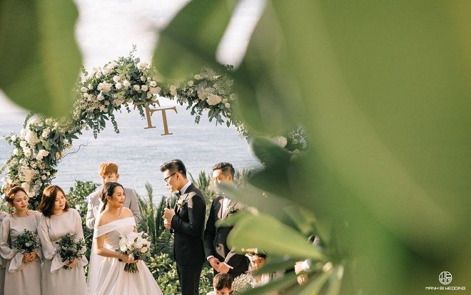 Nhà văn Gào chia sẻ nhiều thông tin thú vị về đám cưới như mơ ngay sau tiệc cưới hoành tráng trên bờ biển