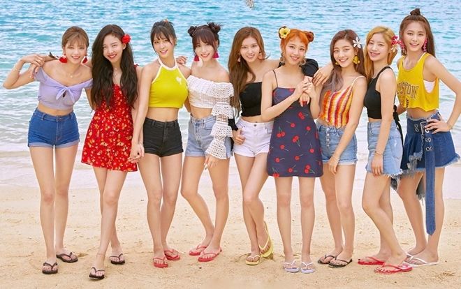 BlackPink, APink chính thức đón chào đối thủ mới: TWICE vừa lên sóng MV 'hót hòn họt'
