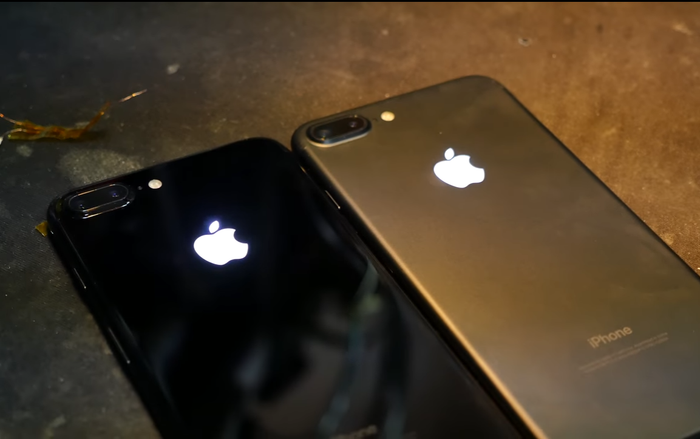 Tại sao Apple không làm logo táo trên iPhone phát sáng?