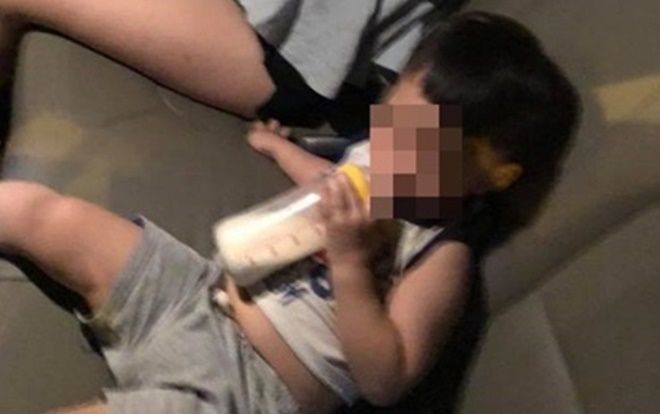 Cậu bé 3 tuổi ngơ ngác nhìn mẹ bị đánh ghen ngay trên ô tô khi vừa đi du lịch về khiến dân mạng xôn xao