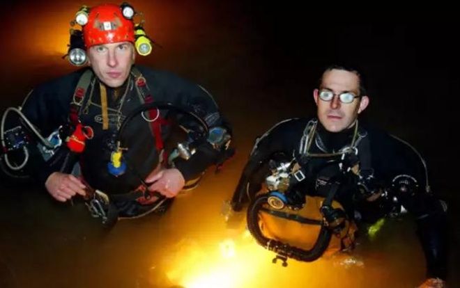 Thợ lặn giải cứu các thành viên đội bóng Thái Lan như thế nào?