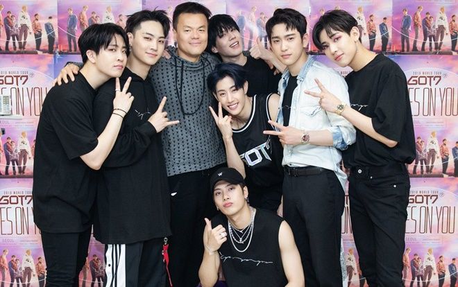 Là chủ tịch JYP nhưng Park Jin Young cũng có lúc cuồng nhiệt với GOT7 như fan ruột thế này!