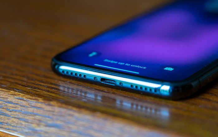 Tính năng bảo mật của Apple lại bị qua mặt dễ dàng bởi cổng sạc Lighning