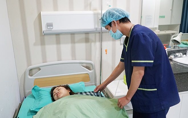 Vòng 1 của nữ Việt kiều suýt bị ‘biến mất’ do tiêm silicon định hình không rõ nguồn gốc