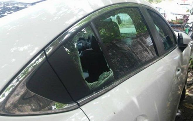 Người đàn ông tá hỏa phát hiện cửa kính xe ô tô bị đập vỡ, kiểm tra mất 2,8 tỷ đồng