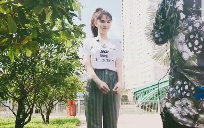 Sao Việt mặc gì hôm nay:  Ngọc Trinh hóa 'gái quê' thứ thiệt nhưng mà siêu đáng yêu