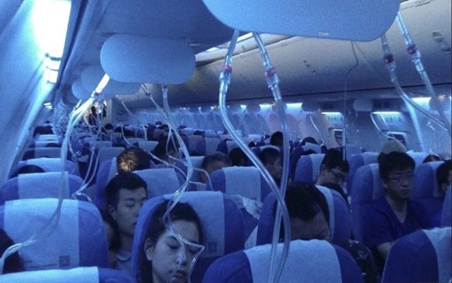 Máy bay mất độ cao đột ngột nghi do phi công hút thuốc