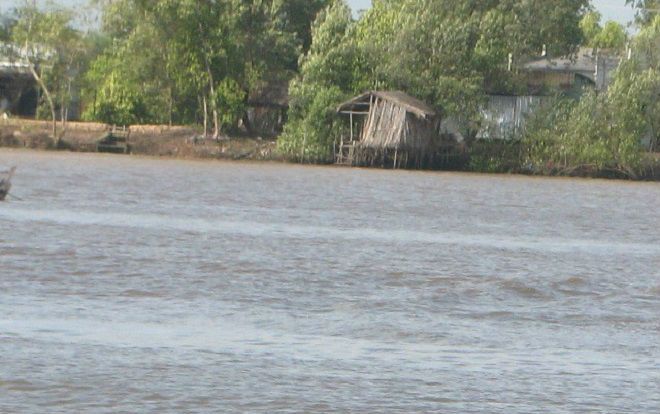 Bơi qua sông sang nhà cha mẹ vợ sau cuộc nhậu, nam thanh niên đuối nước thương tâm