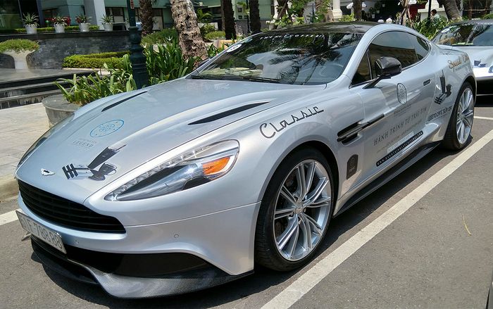 Chiêm ngưỡng siêu xe hàng hiếm Aston Martin Vanquish Volante của ông Đặng Lê Nguyên Vũ